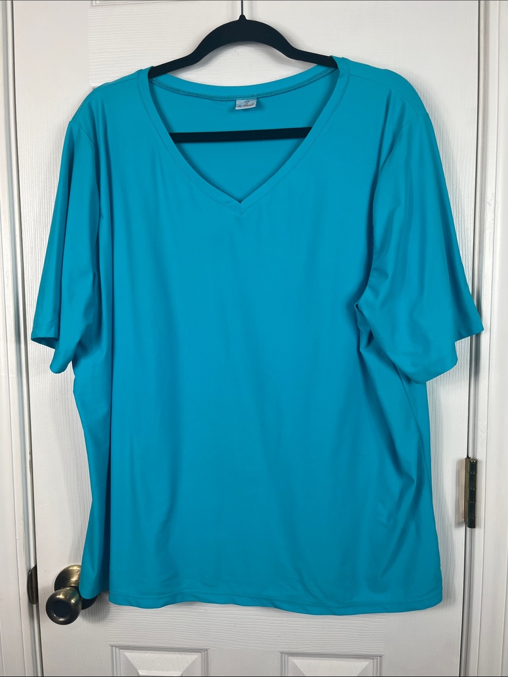 ili Shop turquoise short sleeved swim top size medium. V neckline. 18% spandex